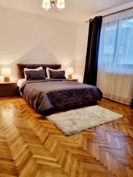 Cozy Apartment Near City Center บูคาเรสต์ ภายนอก รูปภาพ