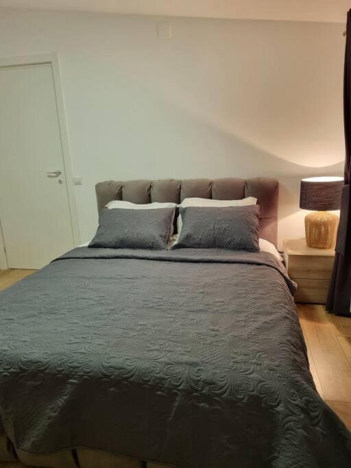 Cozy Apartment Near City Center บูคาเรสต์ ภายนอก รูปภาพ