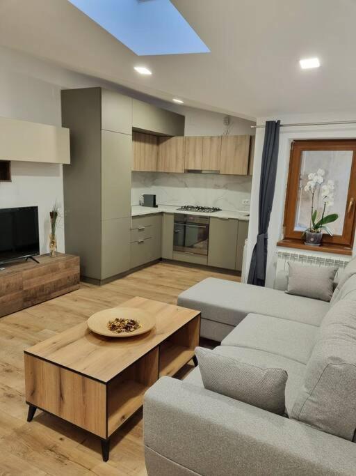 Cozy Apartment Near City Center บูคาเรสต์ ภายนอก รูปภาพ