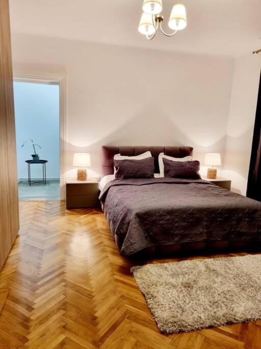 Cozy Apartment Near City Center บูคาเรสต์ ภายนอก รูปภาพ