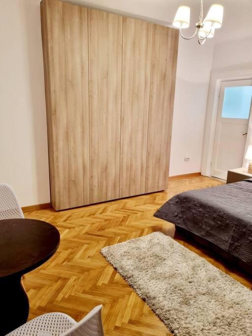 Cozy Apartment Near City Center บูคาเรสต์ ภายนอก รูปภาพ
