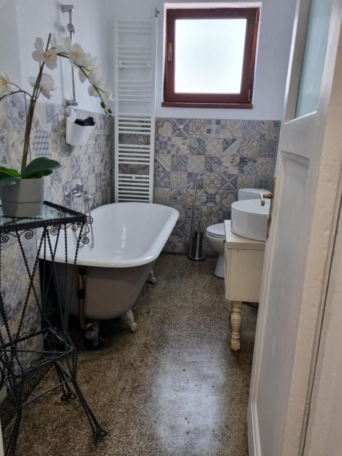 Cozy Apartment Near City Center บูคาเรสต์ ภายนอก รูปภาพ