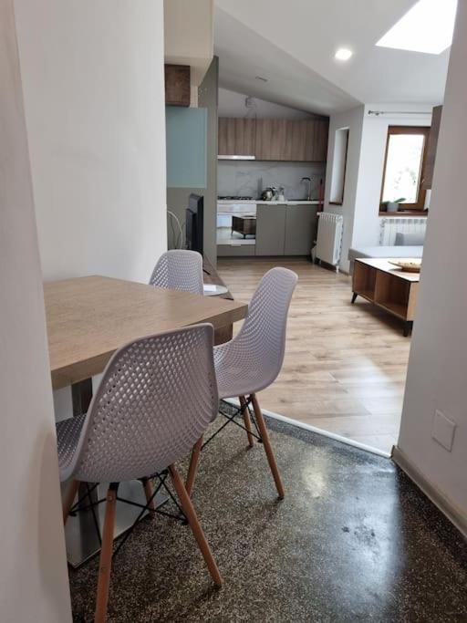 Cozy Apartment Near City Center บูคาเรสต์ ภายนอก รูปภาพ